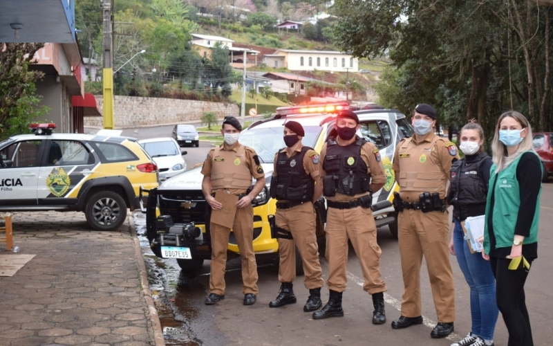 A Secretaria Municipal de Saúde, por meio da Vigilância Sanitária, da Vigilância Epidemiológica e com o apoio da Polícia