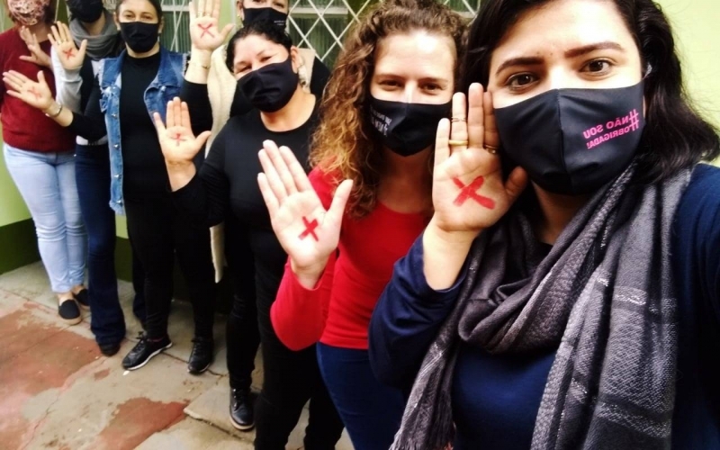 Equipe da Assistência Social e CRAS participam da Campanha Sinal Vermelho contra a Violência Doméstica. 