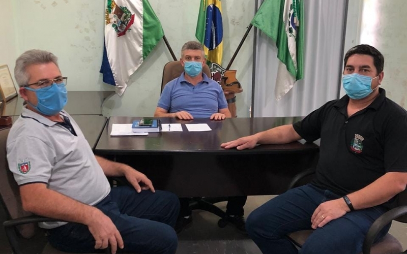 Reunião hoje a tarde na prefeitura municipal com o gerente regional da Sanepar Senhor Valdir, Secretário de administraçã