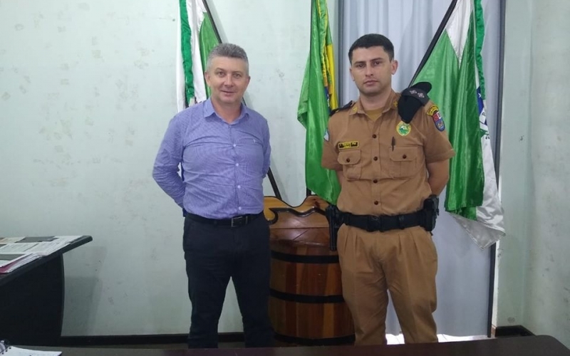 Visita do Tenente Jonas - Comandante do Batalhão de Santo Antônio do Sudoeste ao município de Salgado Filho.