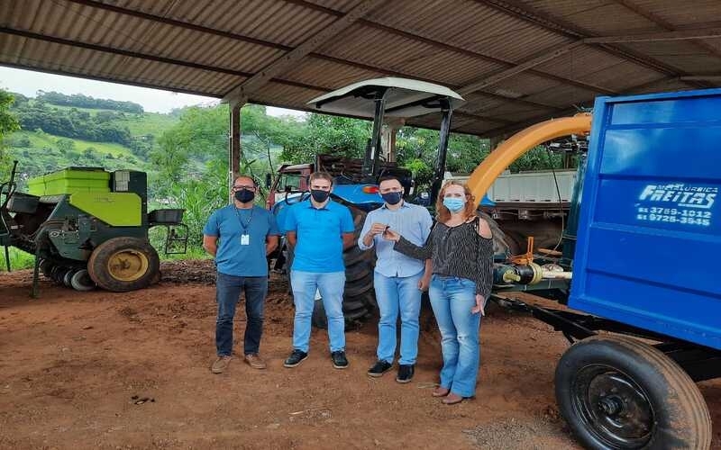 SALGADO FILHO RECEBE EQUIPAMENTOS AGRÍCOLAS DA SEAB